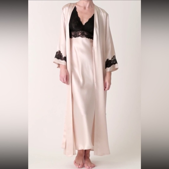 100% Silk Robe - Picture 2 of 15